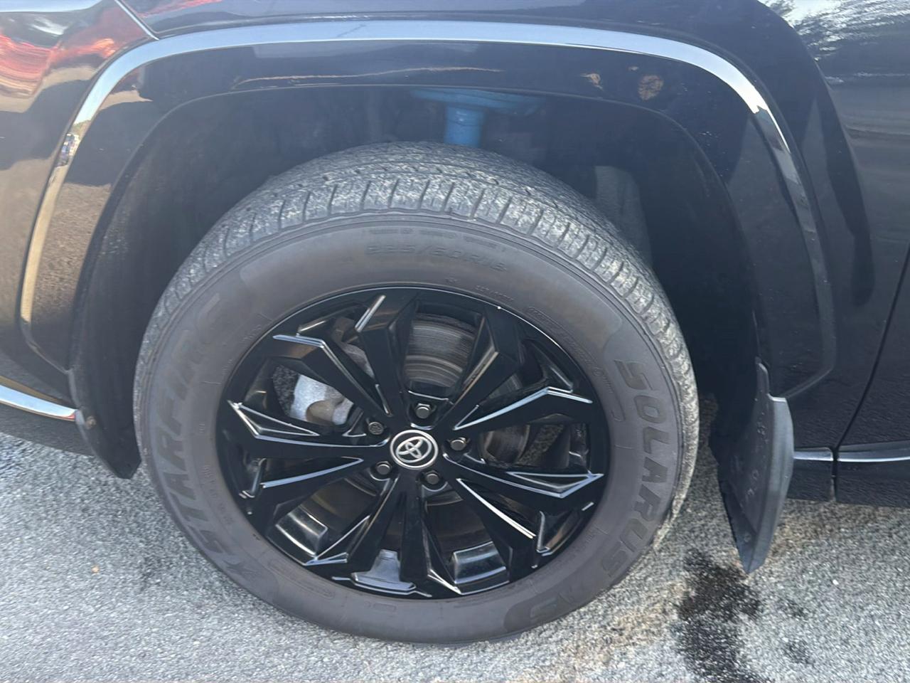 Toyota RAV4 Hybrid SE AWD (Natl) 2023