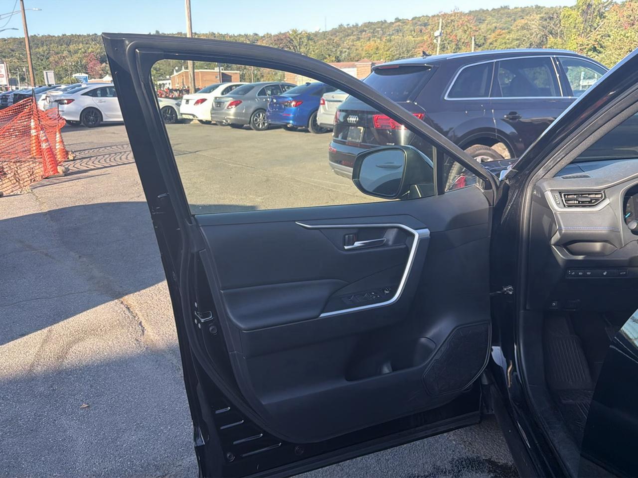 Toyota RAV4 Hybrid SE AWD (Natl) 2023