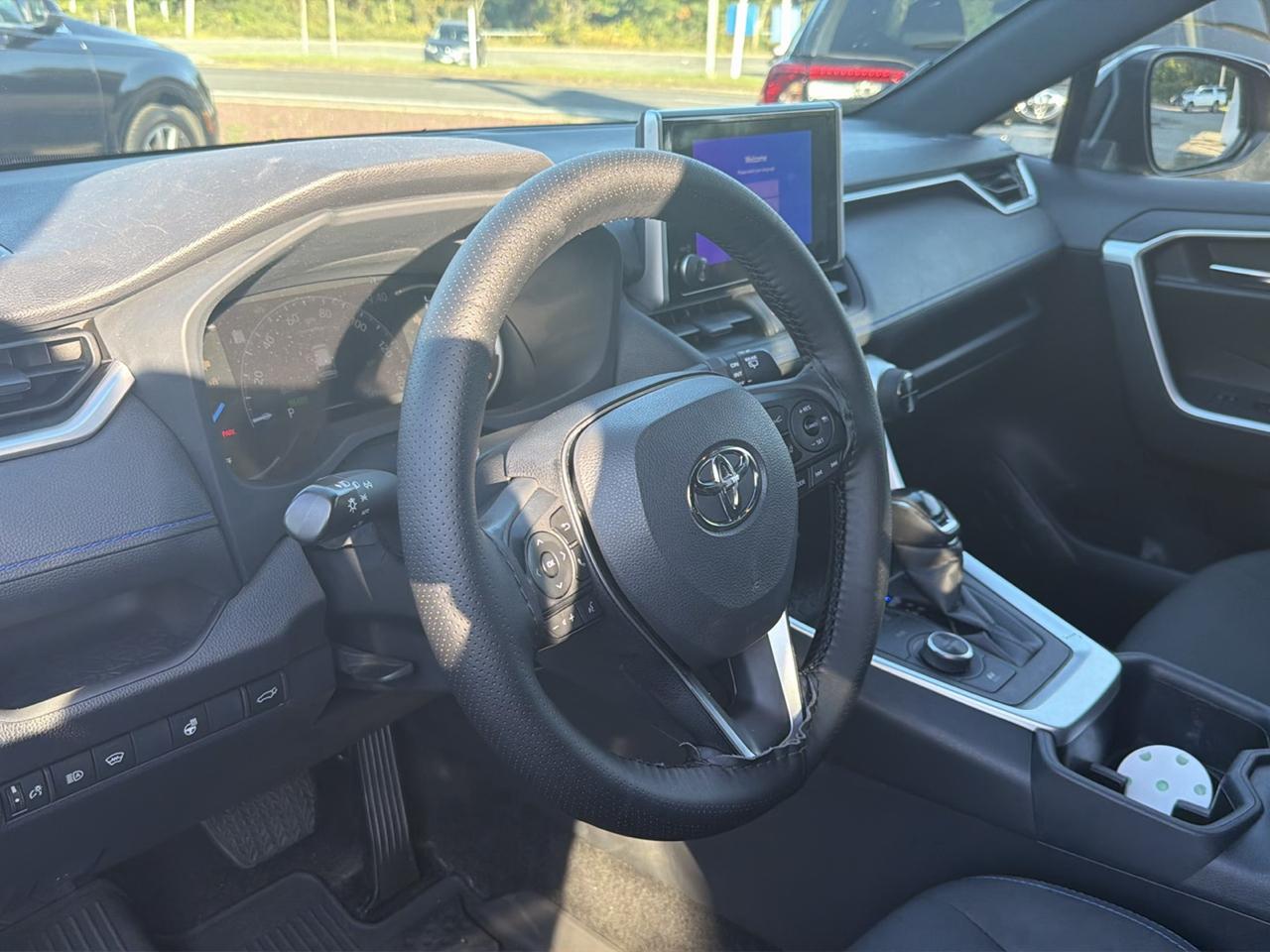 Toyota RAV4 Hybrid SE AWD (Natl) 2023