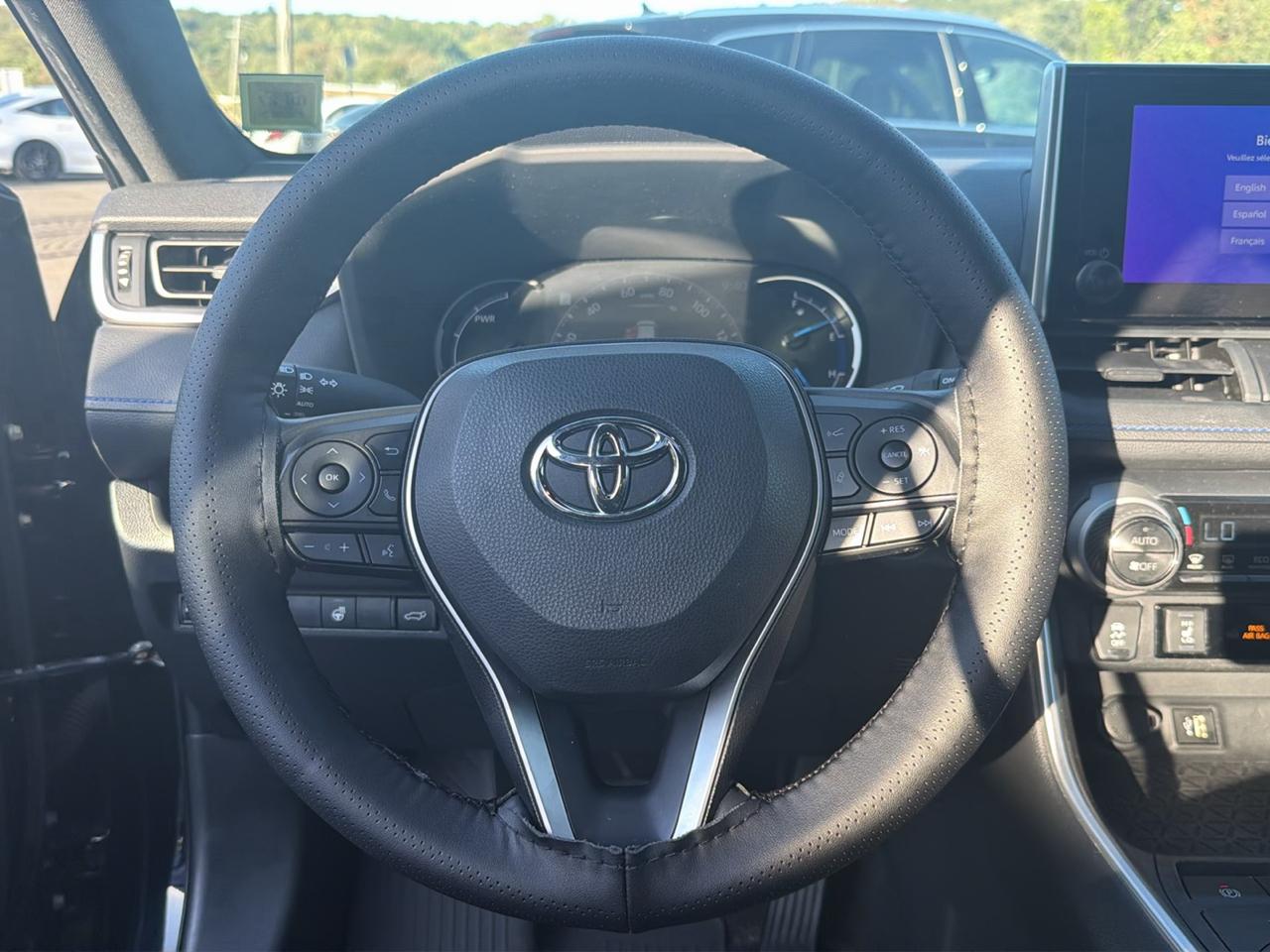 Toyota RAV4 Hybrid SE AWD (Natl) 2023