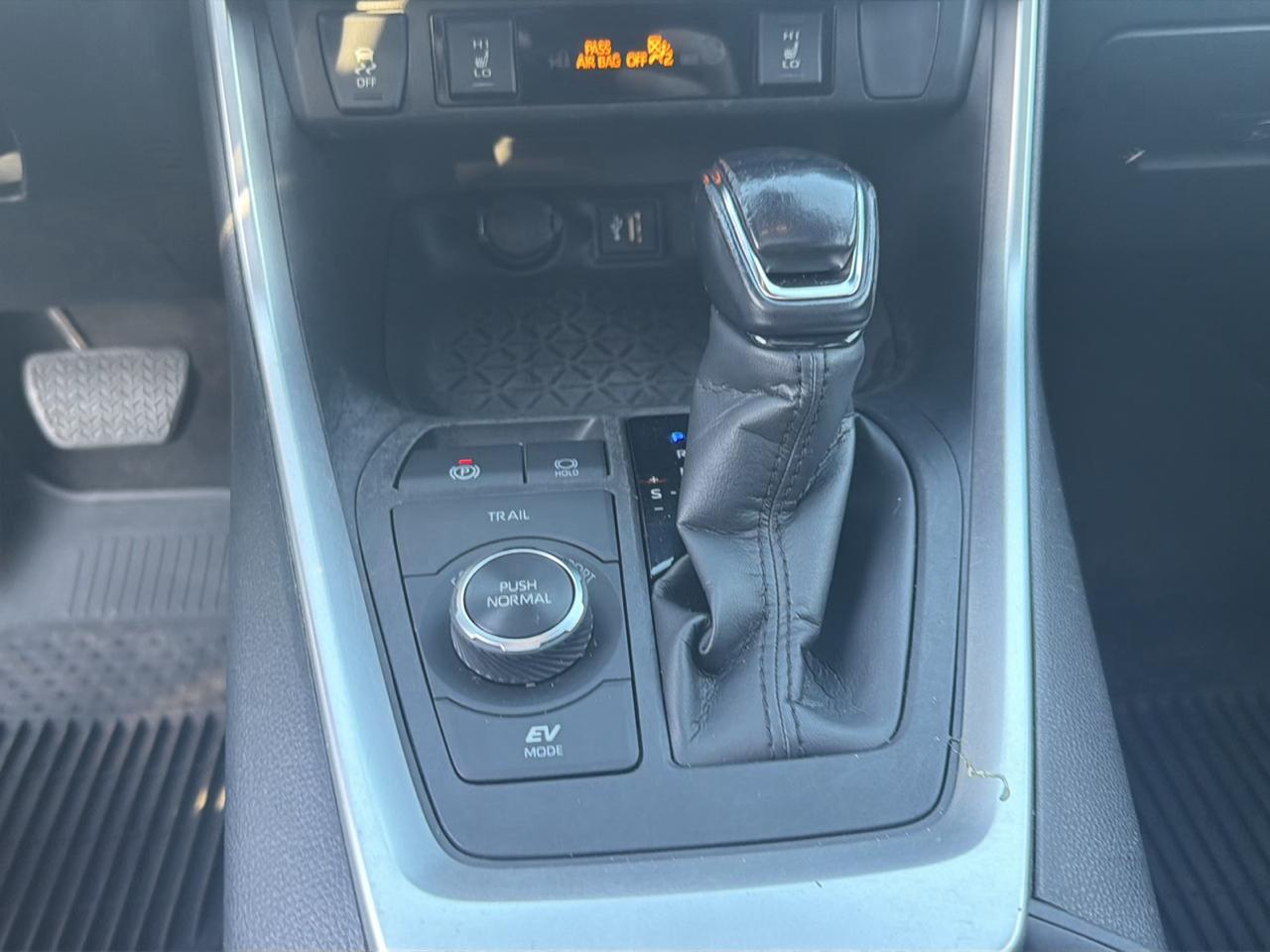 Toyota RAV4 Hybrid SE AWD (Natl) 2023
