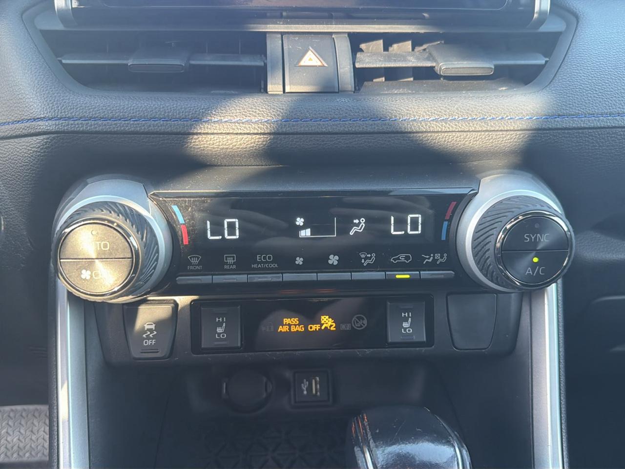 Toyota RAV4 Hybrid SE AWD (Natl) 2023