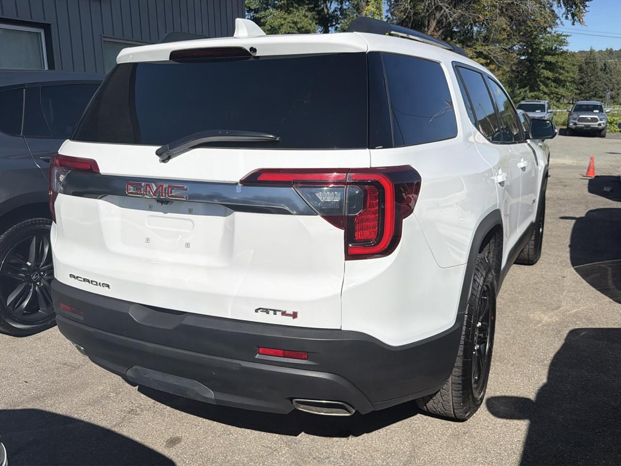 GMC Acadia AWD 4dr AT4 2023