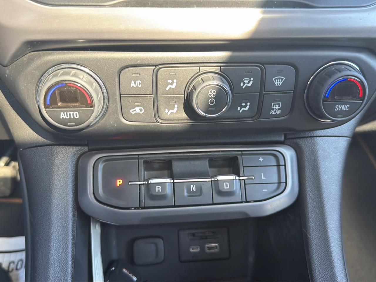 GMC Acadia AWD 4dr AT4 2023
