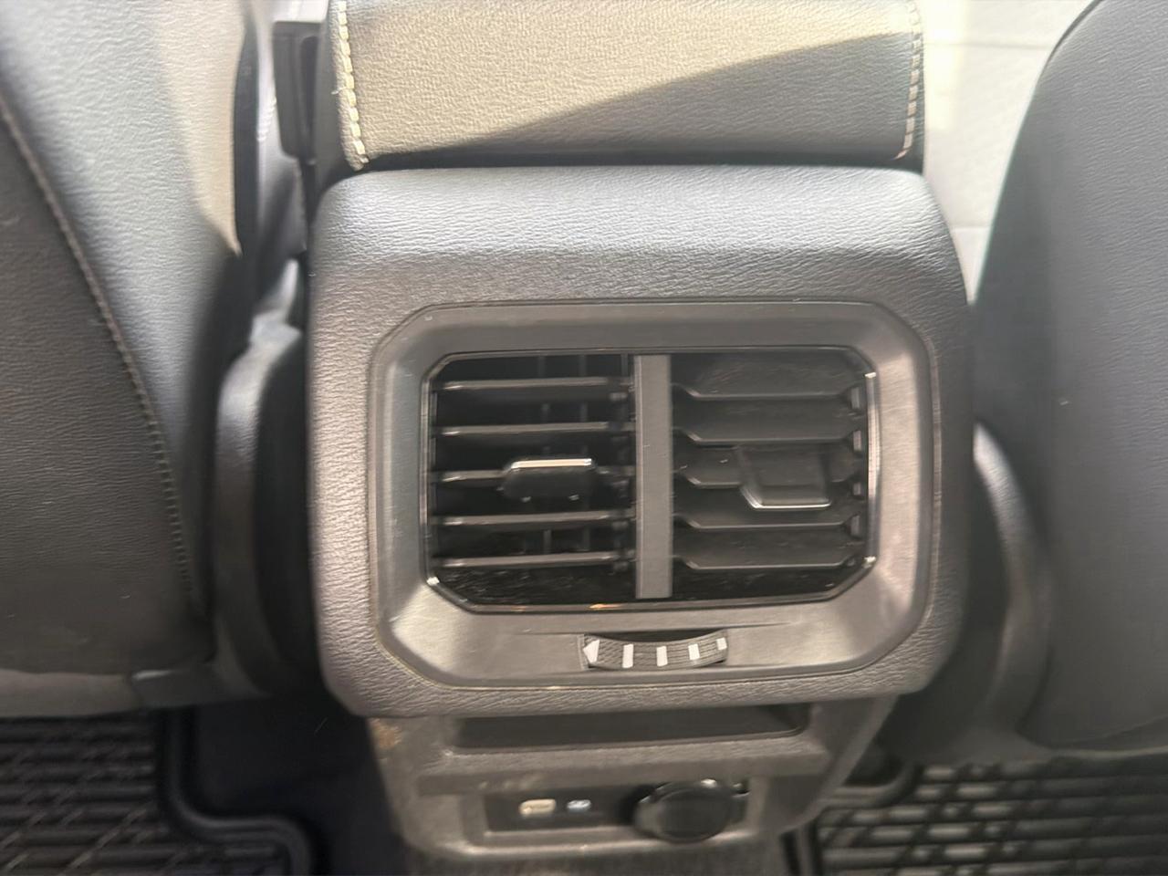 Volkswagen Tiguan  2021