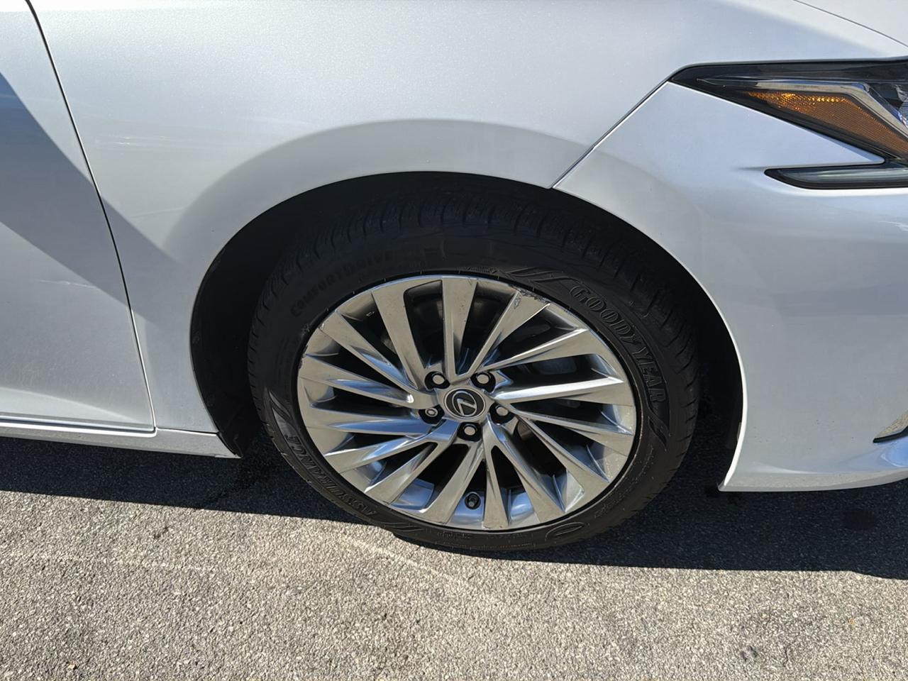 Lexus ES ES 300h Luxury FWD 2022