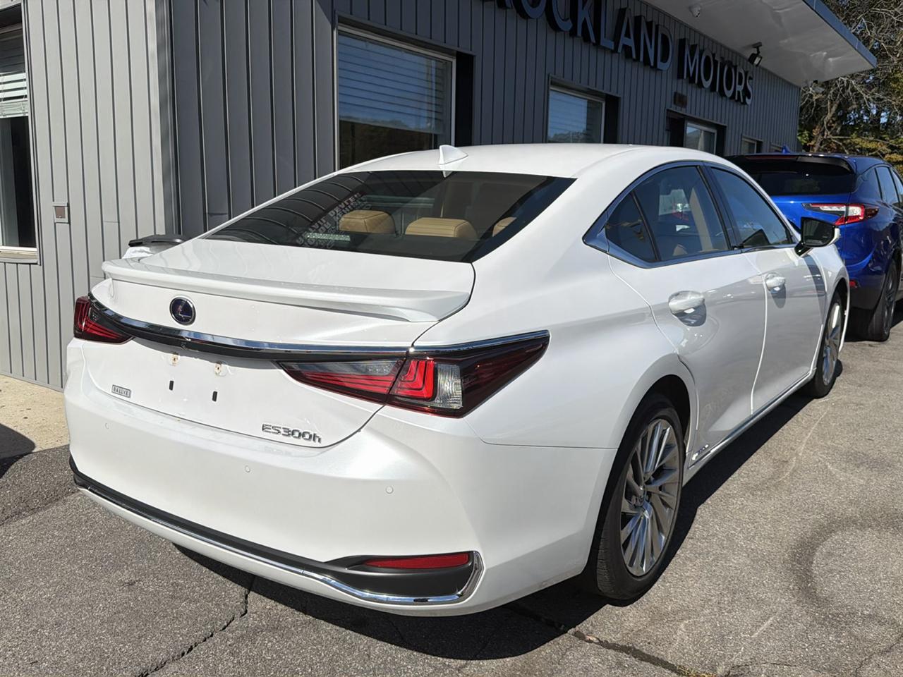 Lexus ES ES 300h Luxury FWD 2022