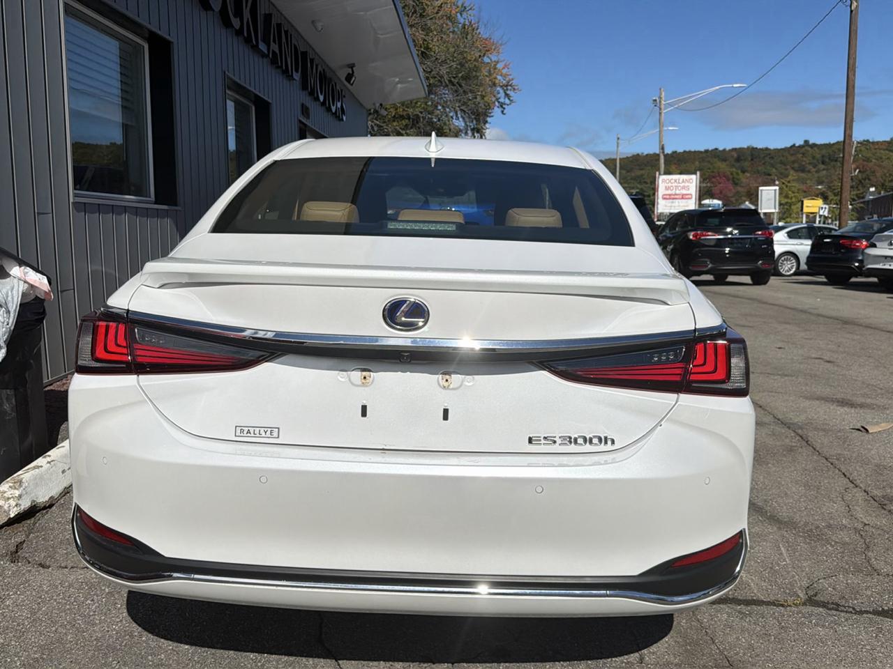 Lexus ES ES 300h Luxury FWD 2022
