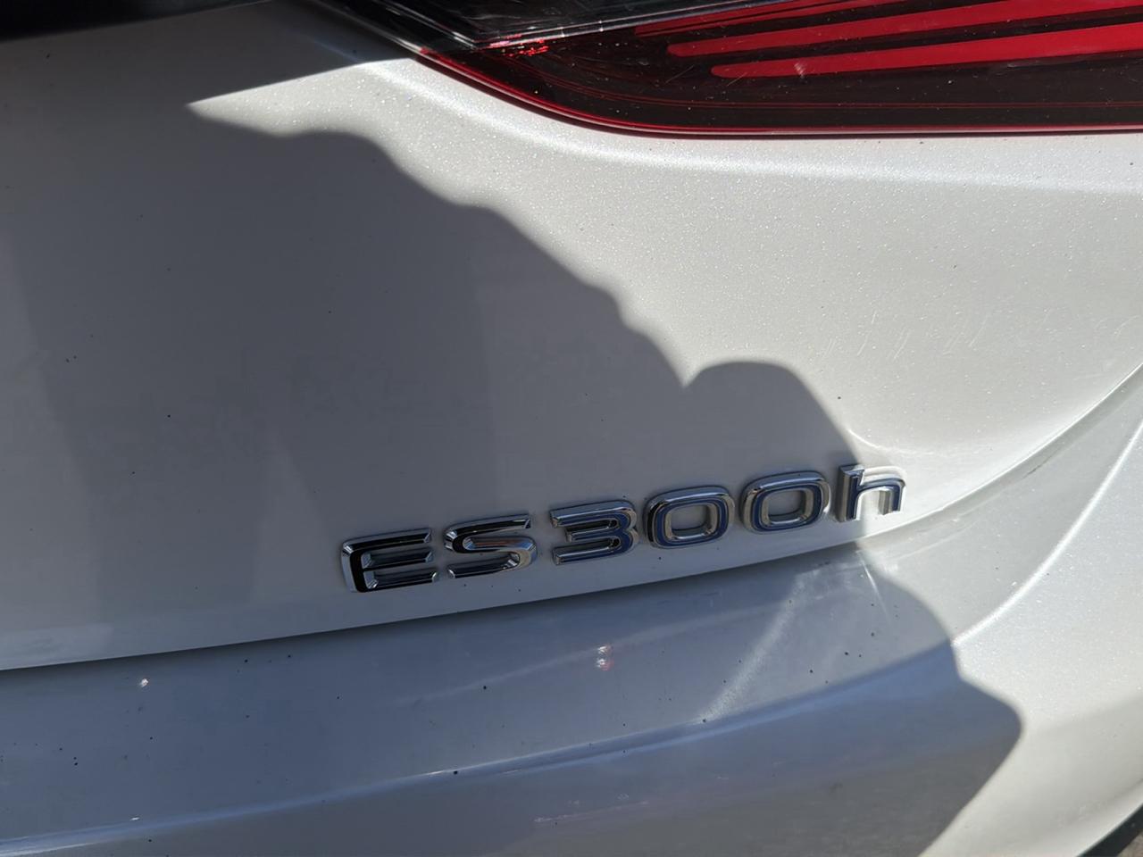 Lexus ES ES 300h Luxury FWD 2022