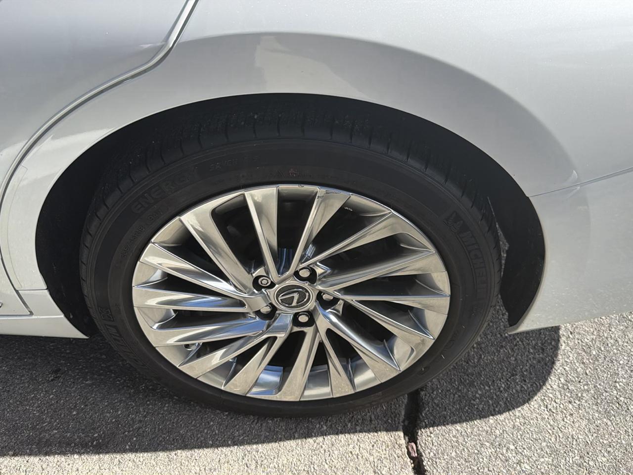 Lexus ES ES 300h Luxury FWD 2022