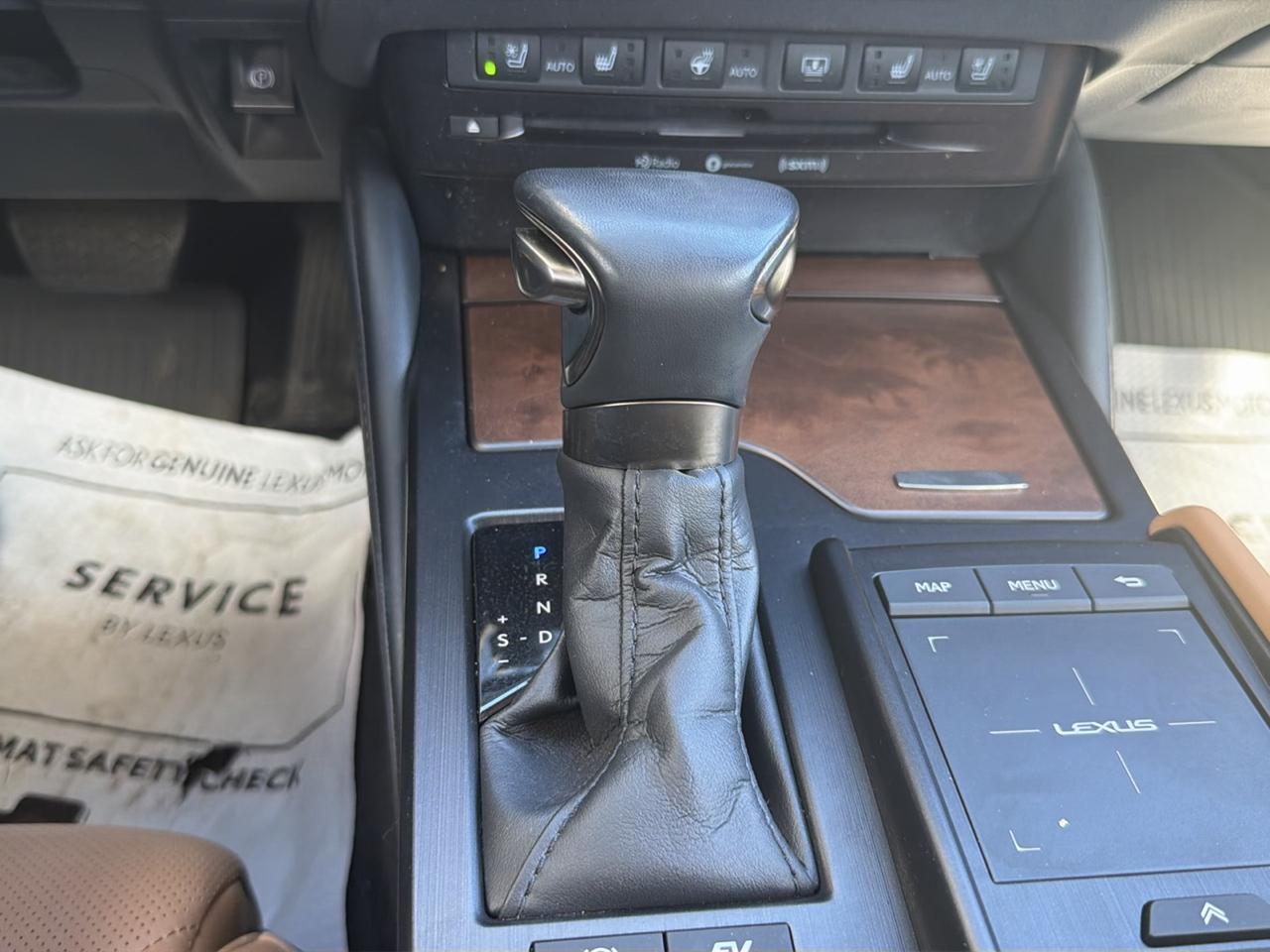 Lexus ES ES 300h Luxury FWD 2022