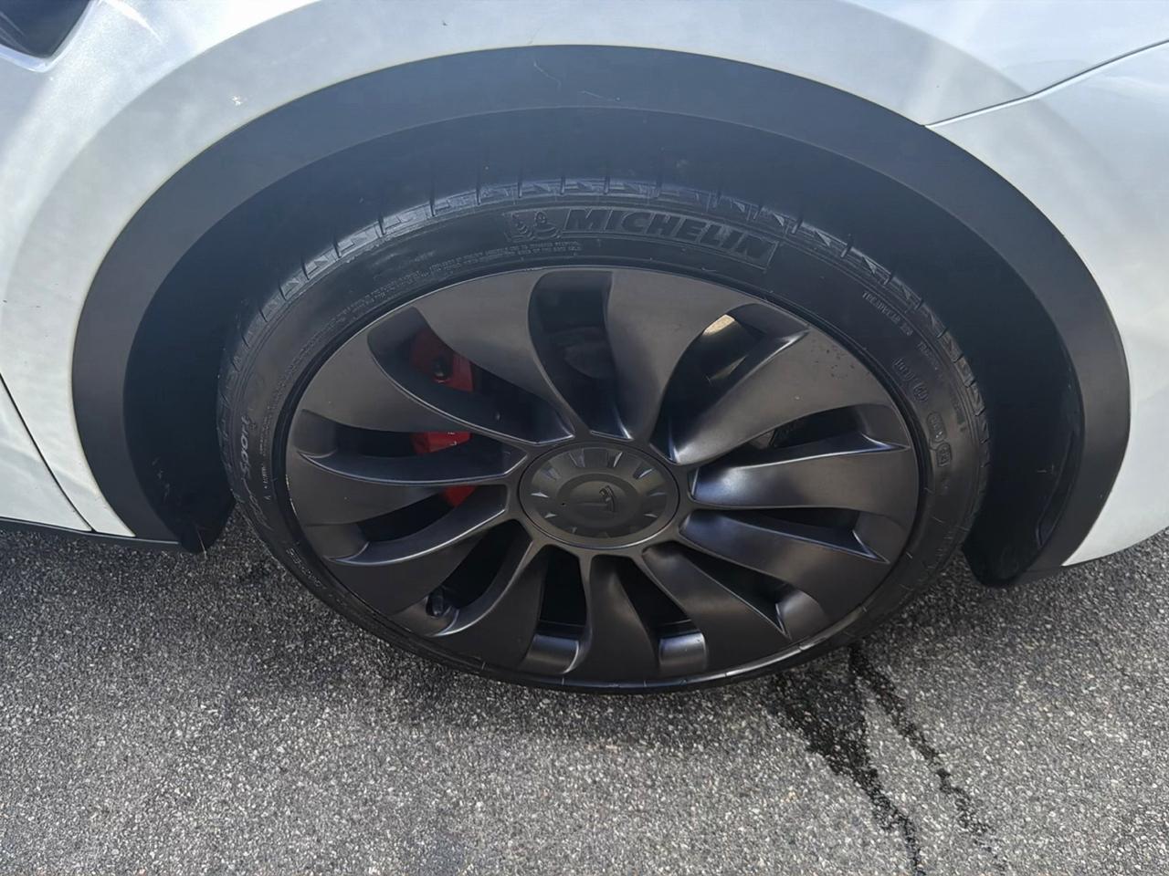 Tesla Model Y Performance AWD 2024