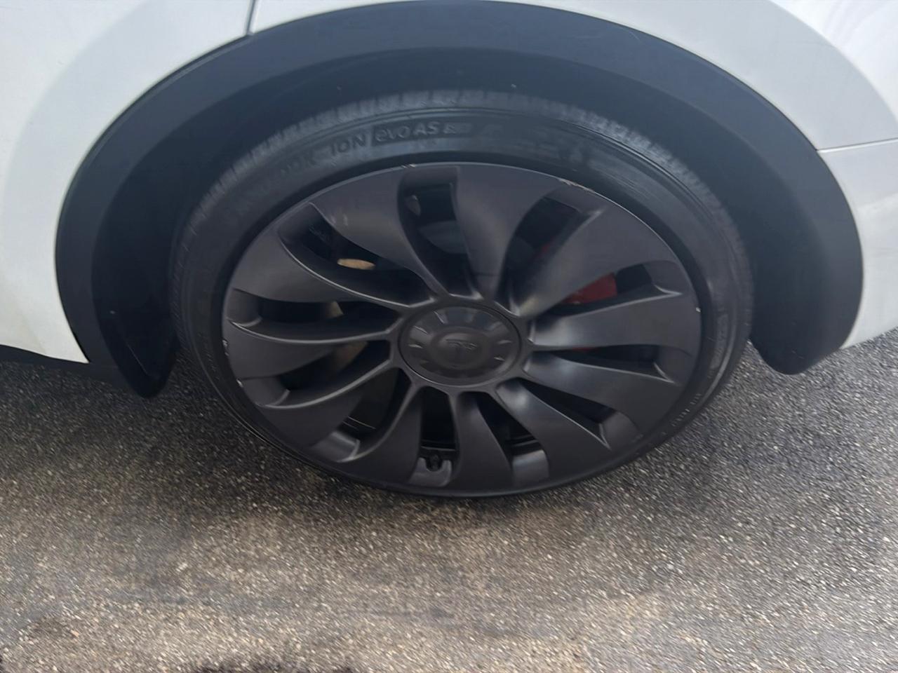 Tesla Model Y Performance AWD 2024
