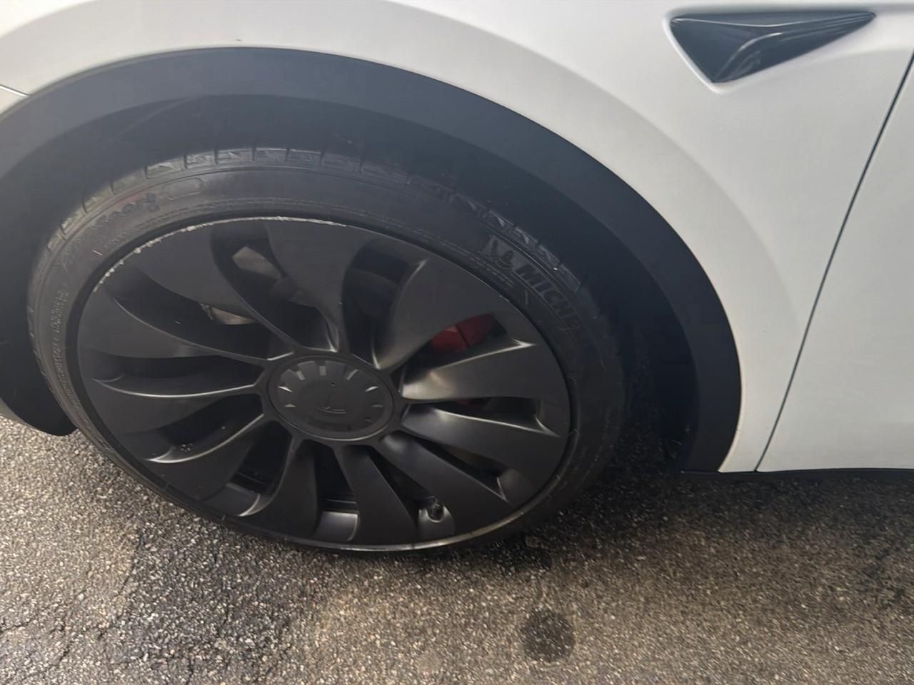 Tesla Model Y Performance AWD 2024