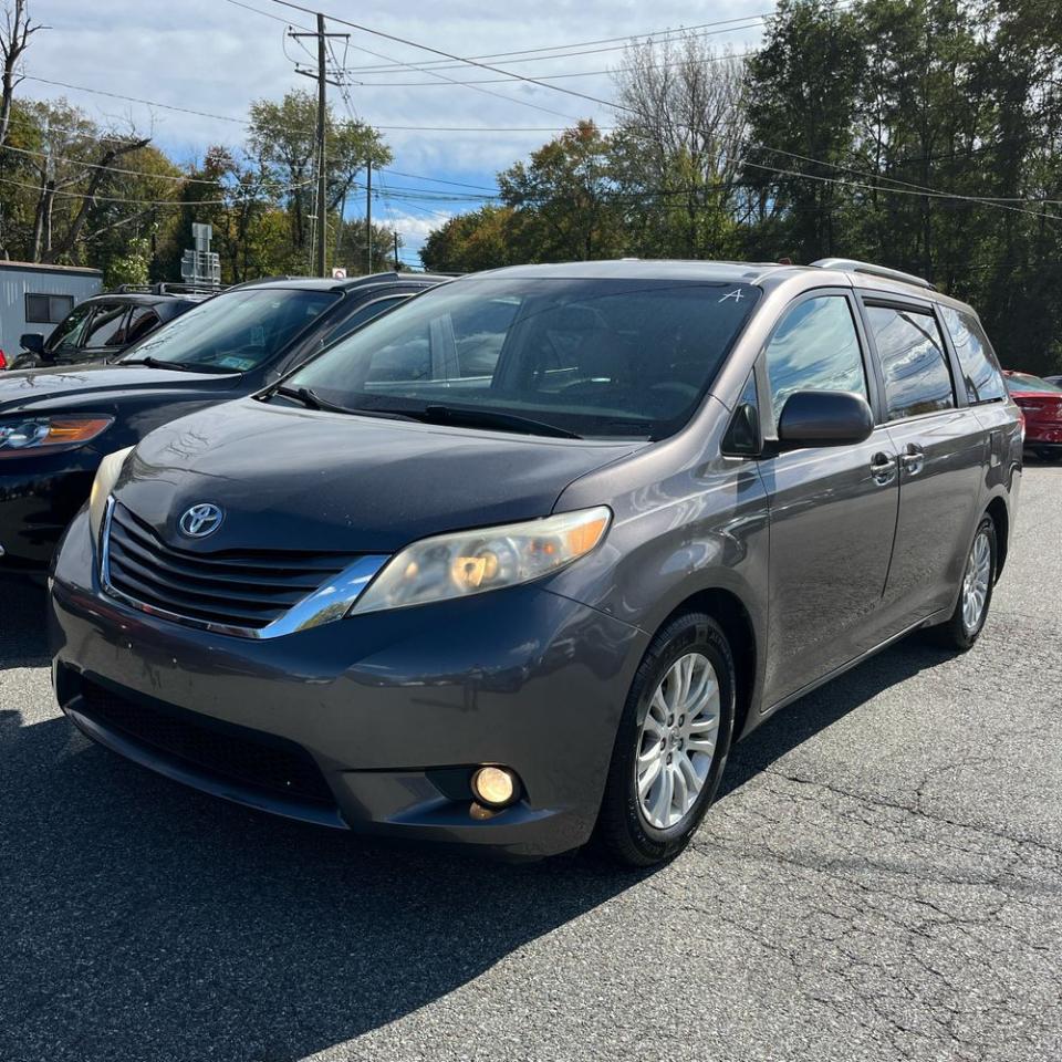 Toyota Sienna 5dr 7-Pass Van V6 XLE AAS FWD (Natl) 2014