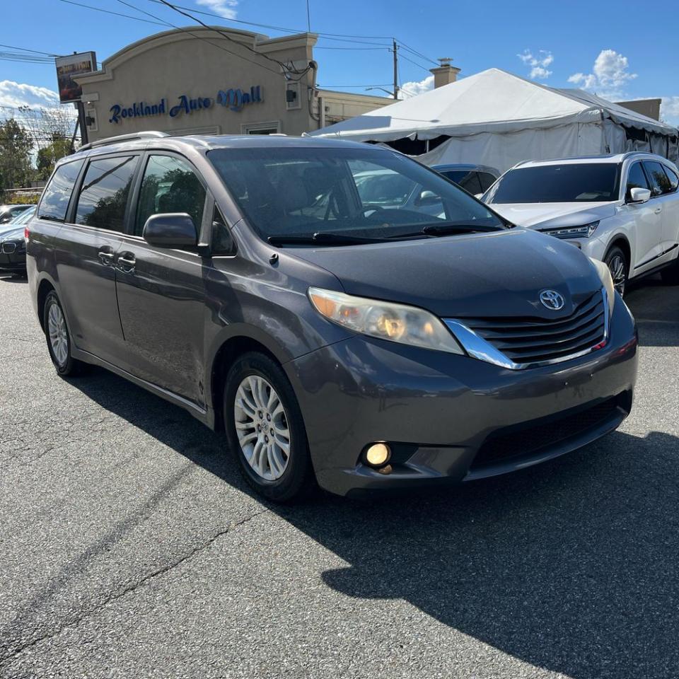 Toyota Sienna 5dr 7-Pass Van V6 XLE AAS FWD (Natl) 2014