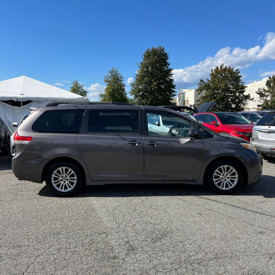 Toyota Sienna 5dr 7-Pass Van V6 XLE AAS FWD (Natl) 2014