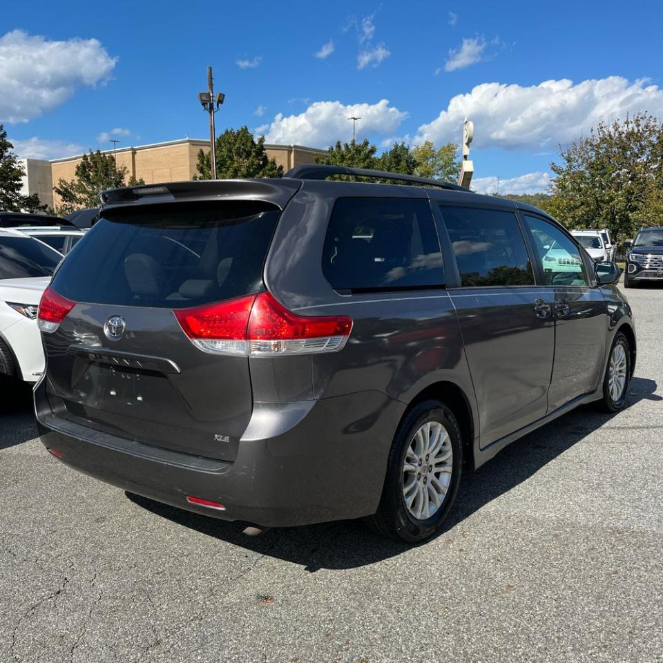 Toyota Sienna 5dr 7-Pass Van V6 XLE AAS FWD (Natl) 2014