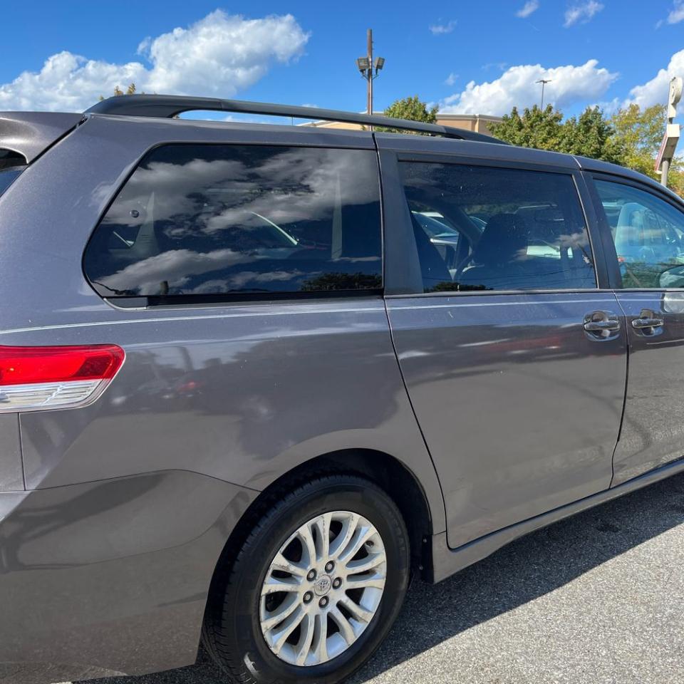 Toyota Sienna 5dr 7-Pass Van V6 XLE AAS FWD (Natl) 2014