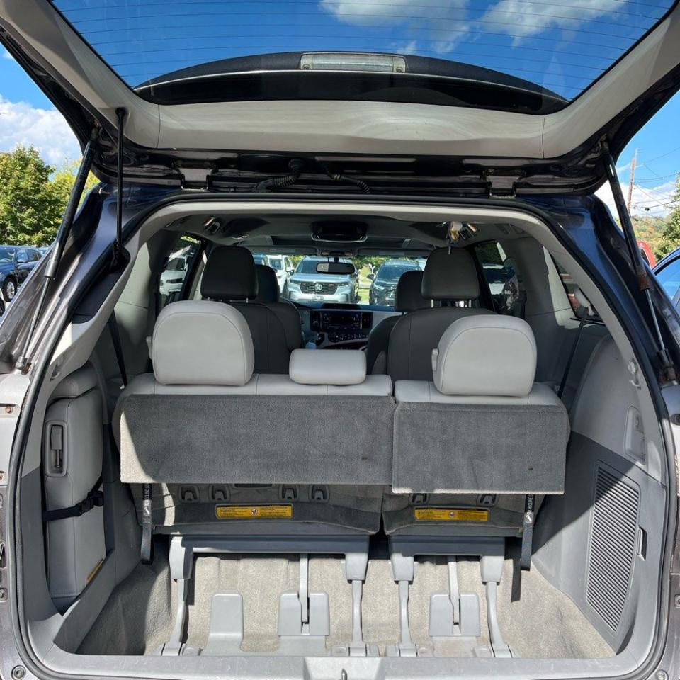 Toyota Sienna 5dr 7-Pass Van V6 XLE AAS FWD (Natl) 2014