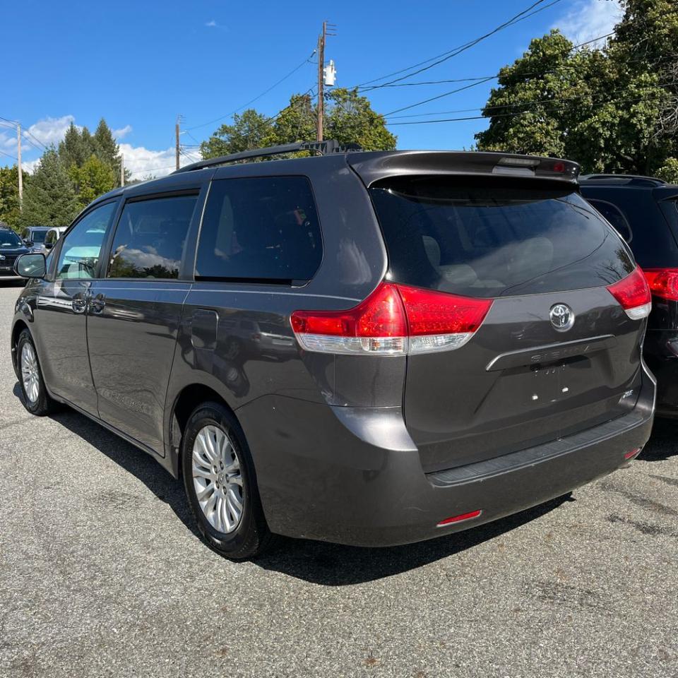 Toyota Sienna 5dr 7-Pass Van V6 XLE AAS FWD (Natl) 2014