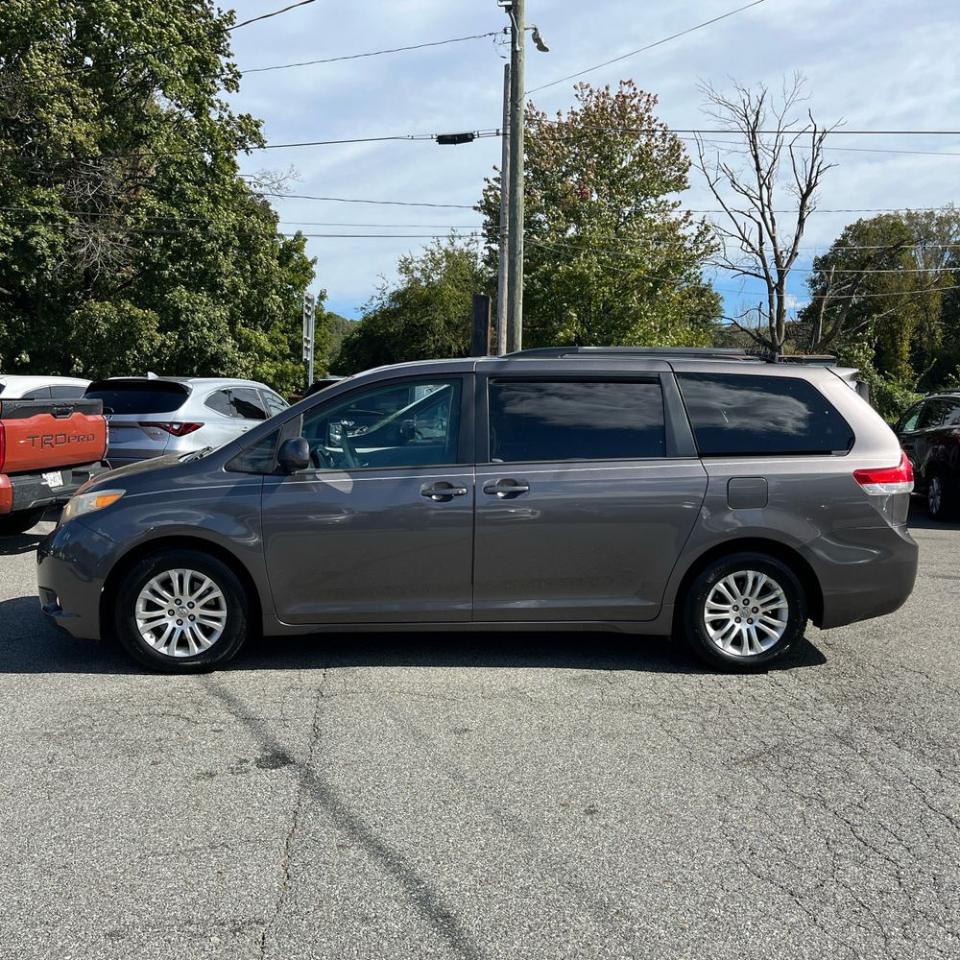 Toyota Sienna 5dr 7-Pass Van V6 XLE AAS FWD (Natl) 2014
