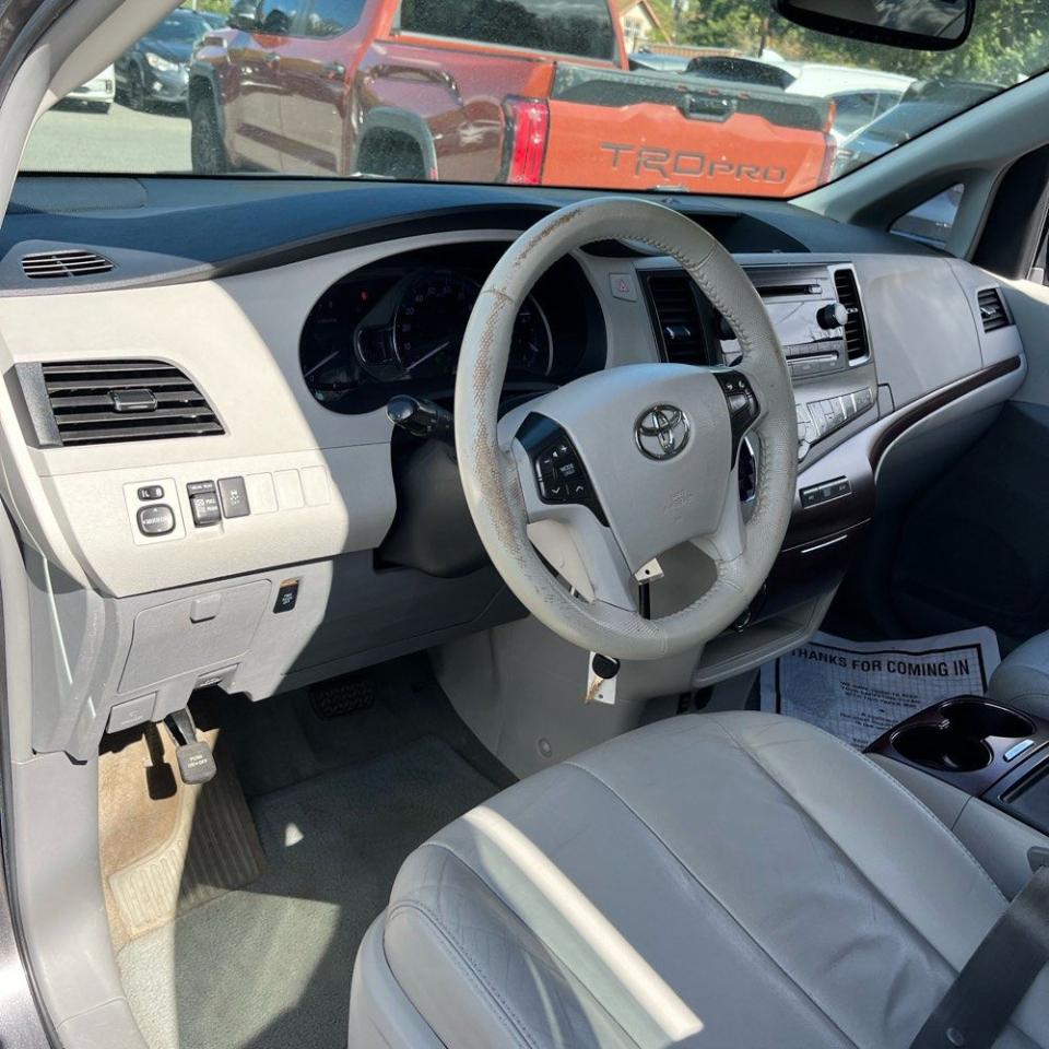 Toyota Sienna 5dr 7-Pass Van V6 XLE AAS FWD (Natl) 2014