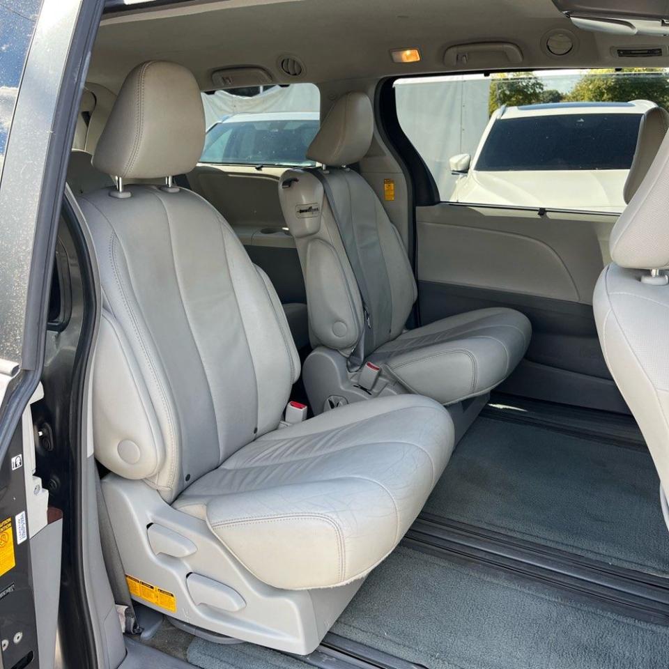 Toyota Sienna 5dr 7-Pass Van V6 XLE AAS FWD (Natl) 2014