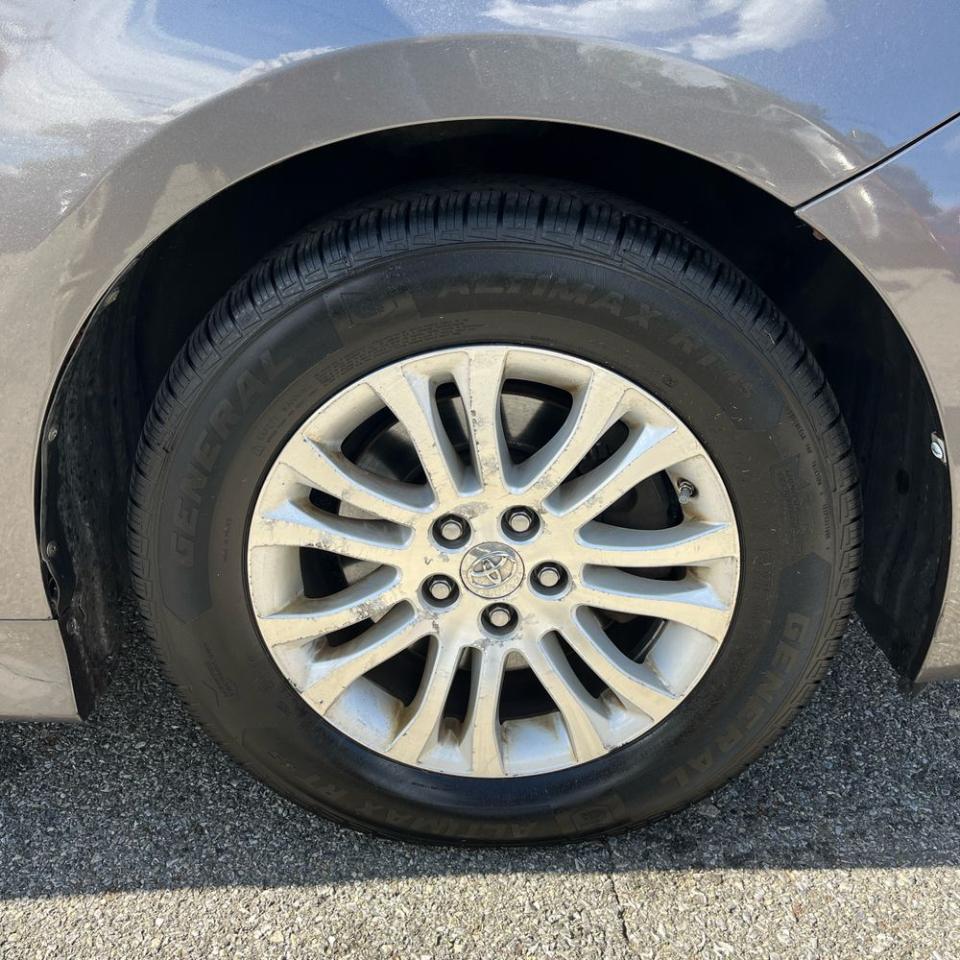 Toyota Sienna 5dr 7-Pass Van V6 XLE AAS FWD (Natl) 2014