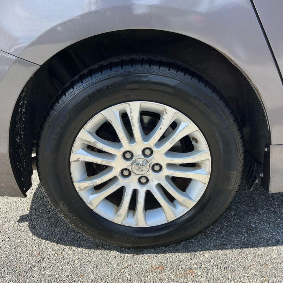 Toyota Sienna 5dr 7-Pass Van V6 XLE AAS FWD (Natl) 2014
