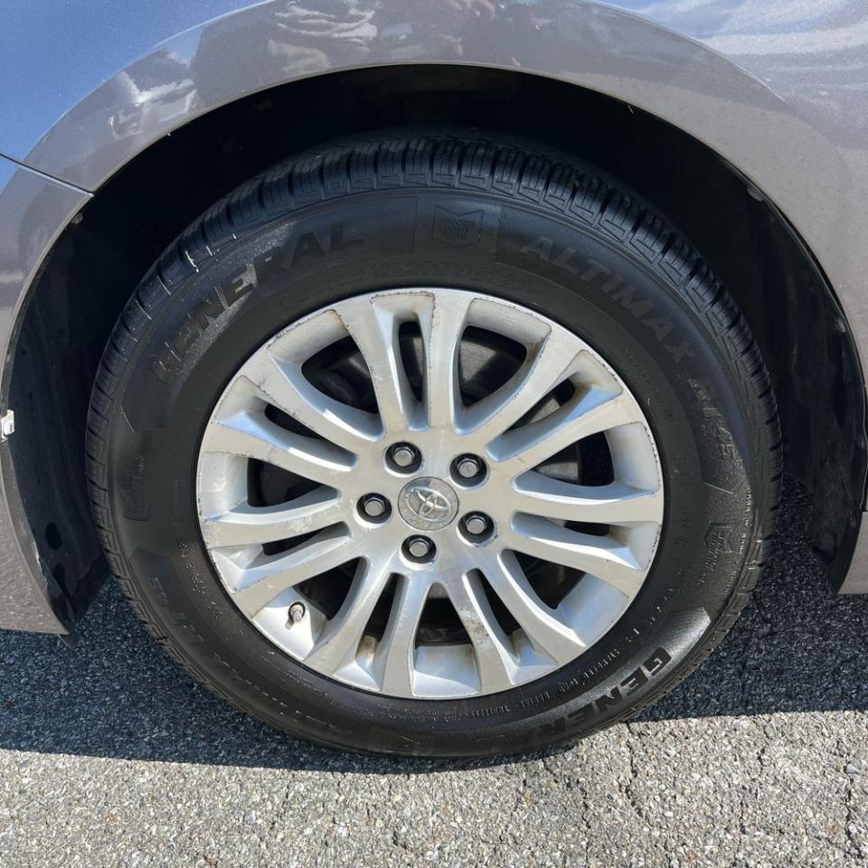 Toyota Sienna 5dr 7-Pass Van V6 XLE AAS FWD (Natl) 2014