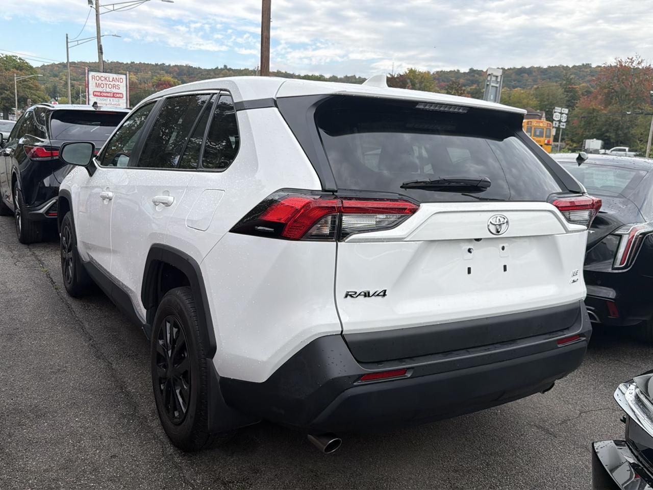 Toyota RAV4 LE AWD (Natl) 2024