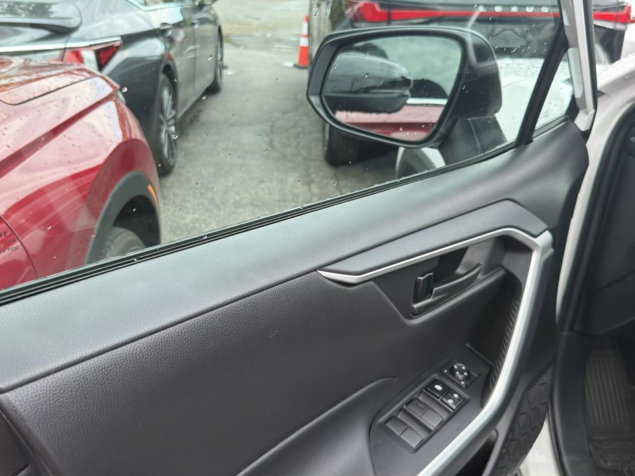 Toyota RAV4 LE AWD (Natl) 2024