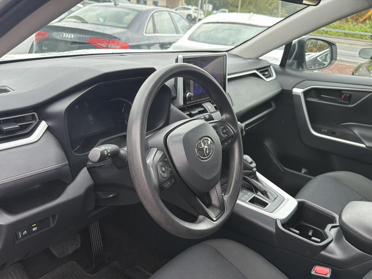 Toyota RAV4 LE AWD (Natl) 2024