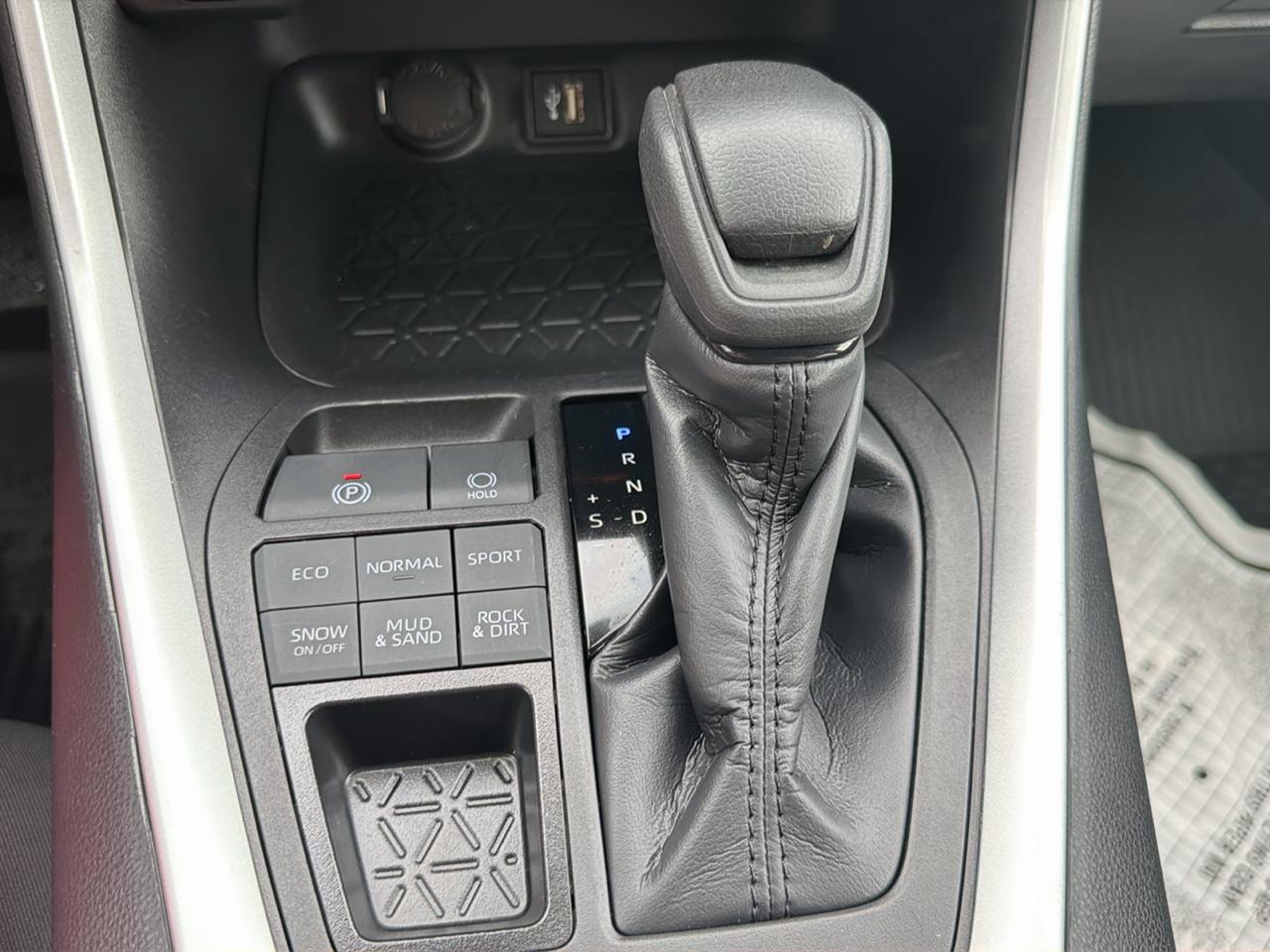 Toyota RAV4 LE AWD (Natl) 2024