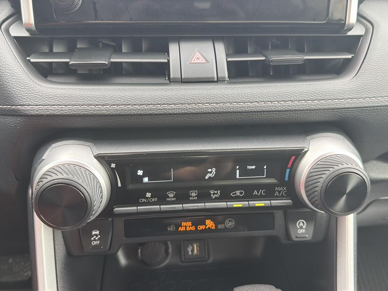 Toyota RAV4 LE AWD (Natl) 2024