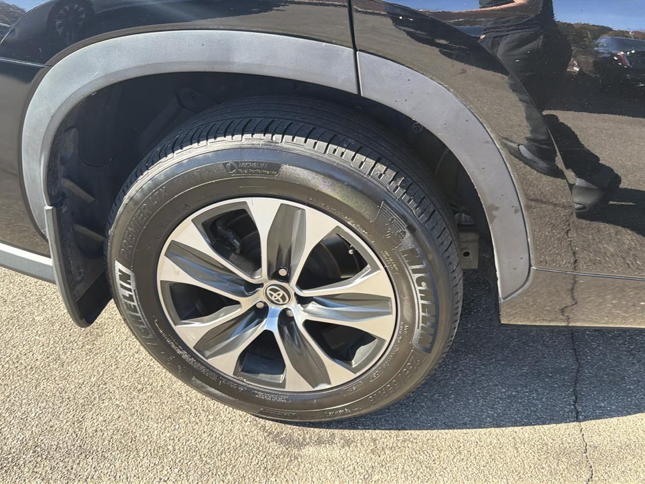 Toyota Highlander XLE AWD (Natl) 2021