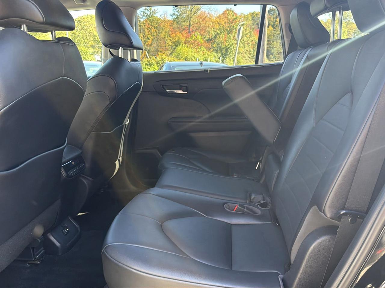 Toyota Highlander XLE AWD (Natl) 2021