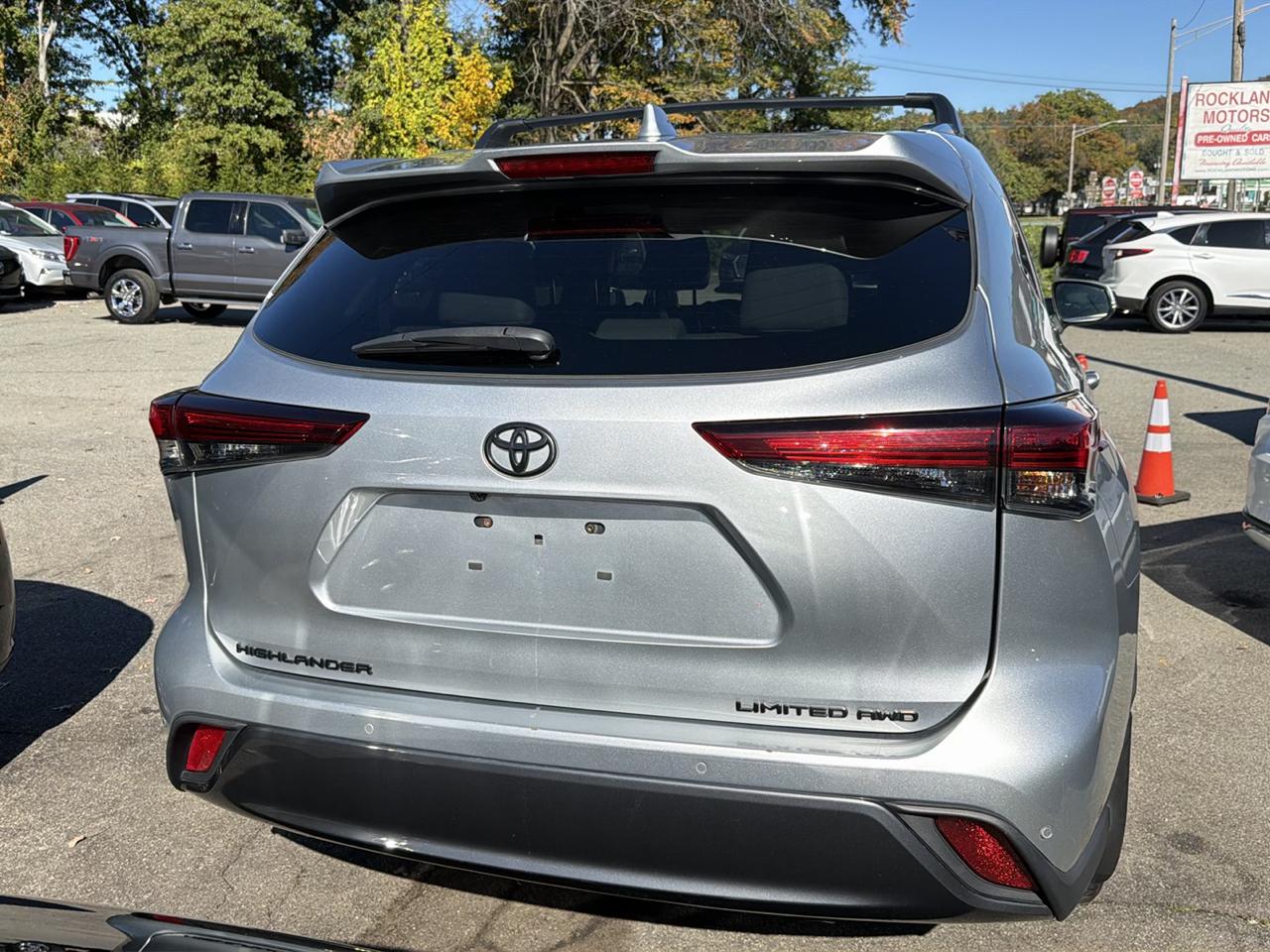 Toyota Highlander Limited AWD (Natl) 2021