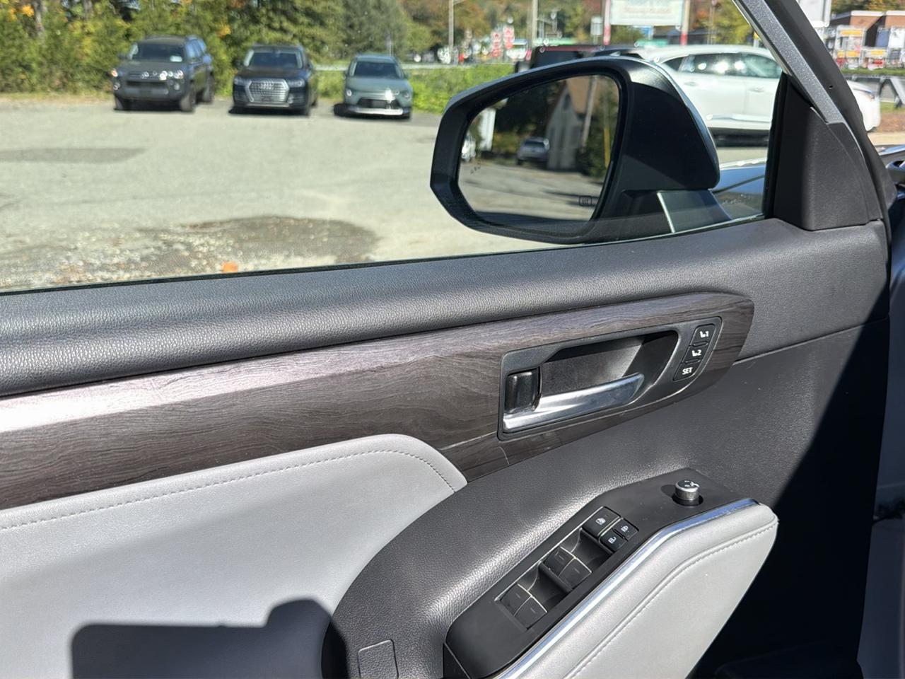 Toyota Highlander Limited AWD (Natl) 2021