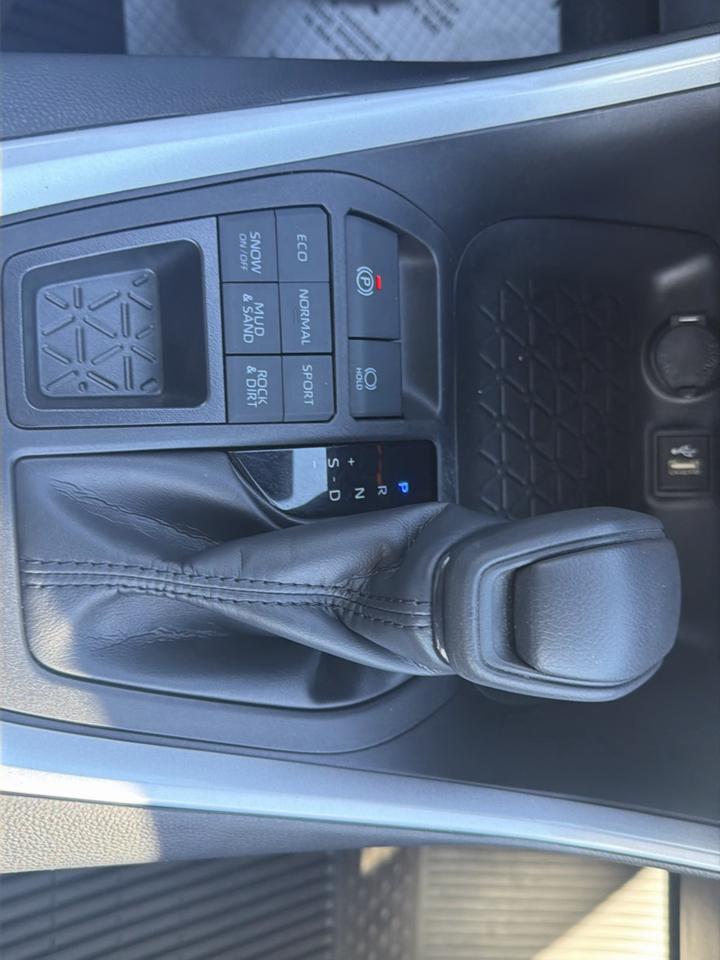 Toyota RAV4 LE AWD (Natl) 2024