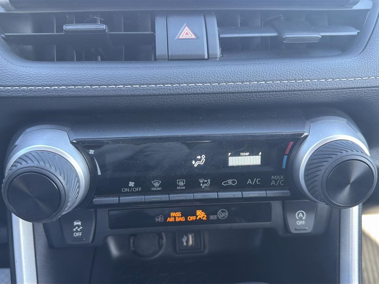 Toyota RAV4 LE AWD (Natl) 2024