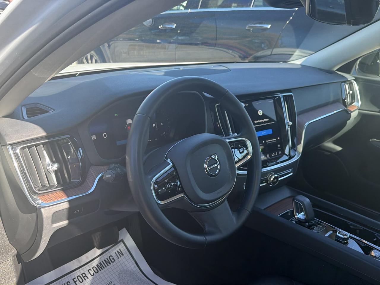 Volvo S60 B5 AWD Plus Dark Theme 2024