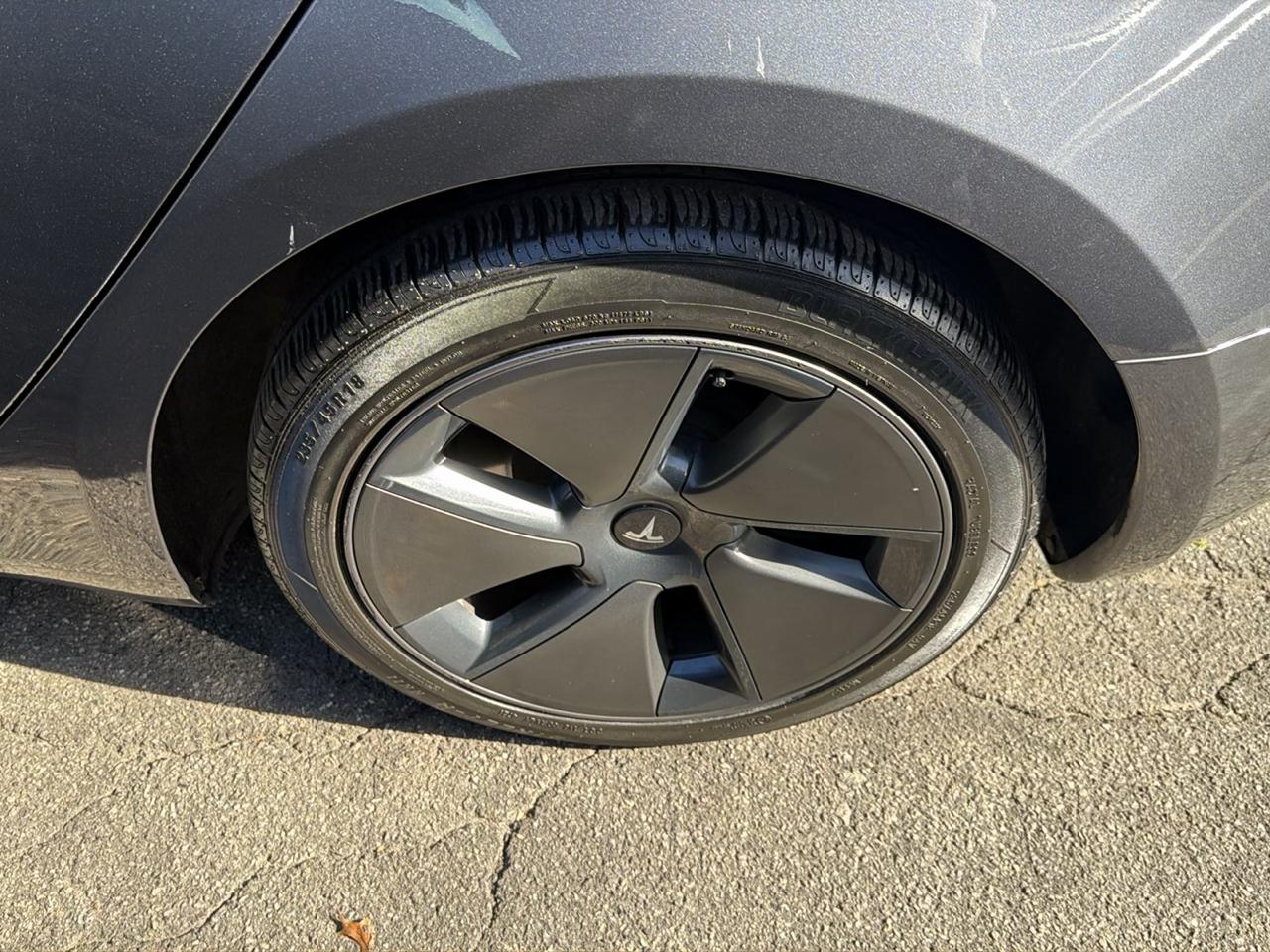 Tesla Model 3 Sedan 2023