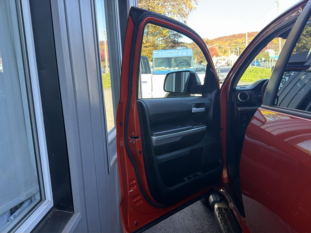 Toyota Tundra 4WD TRD Pro CrewMax 5.5' Bed 5.7L (Natl) 2017
