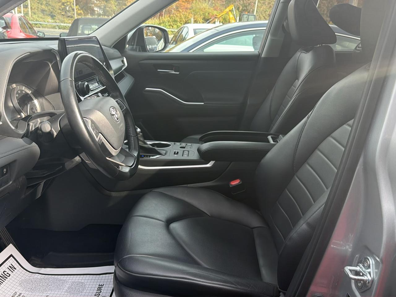 Toyota Highlander Platinum AWD (Natl) 2023