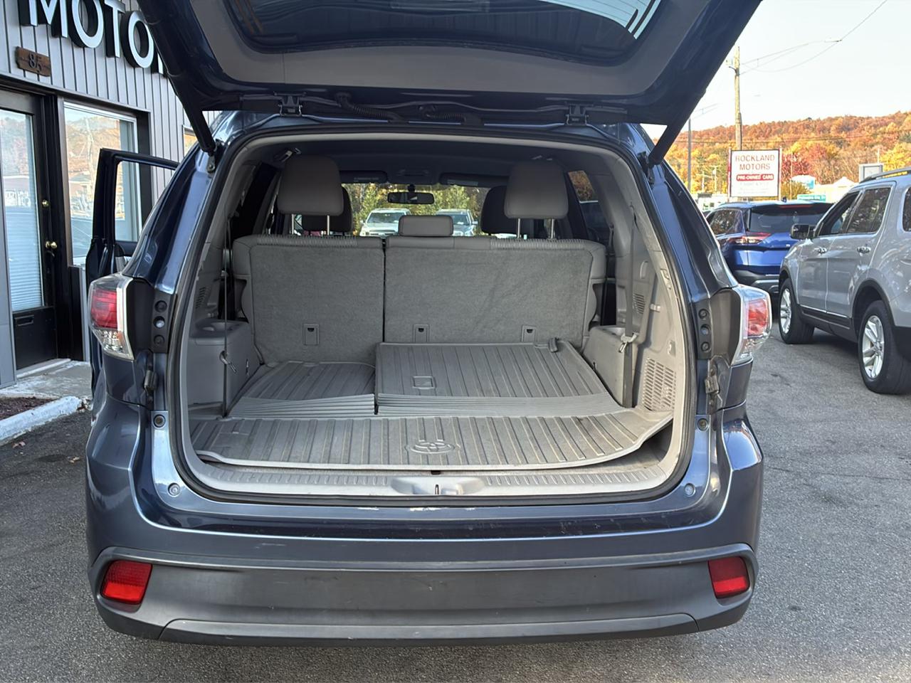Toyota Highlander AWD 4dr V6 LE (Natl) 2015