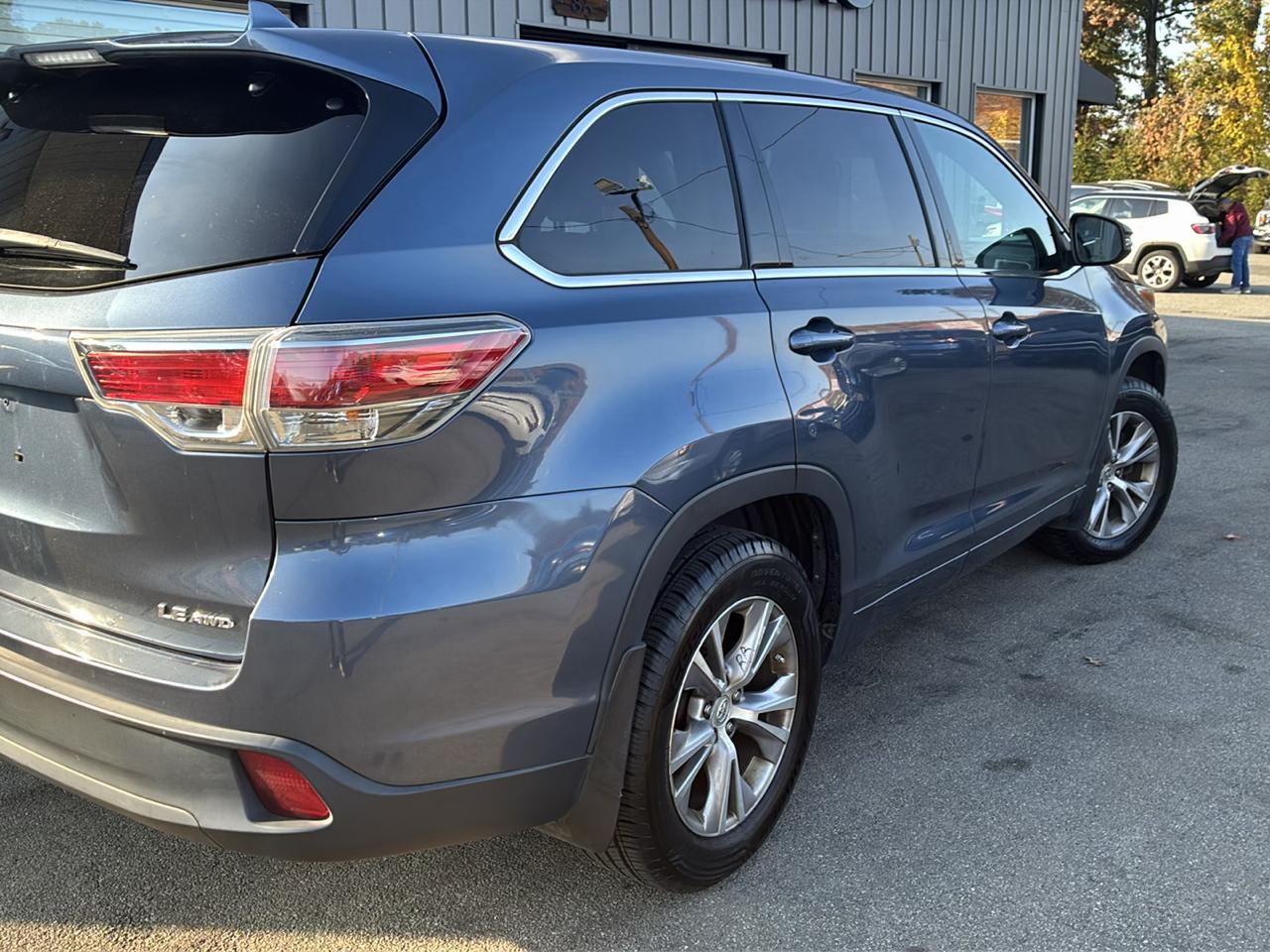 Toyota Highlander AWD 4dr V6 LE (Natl) 2015