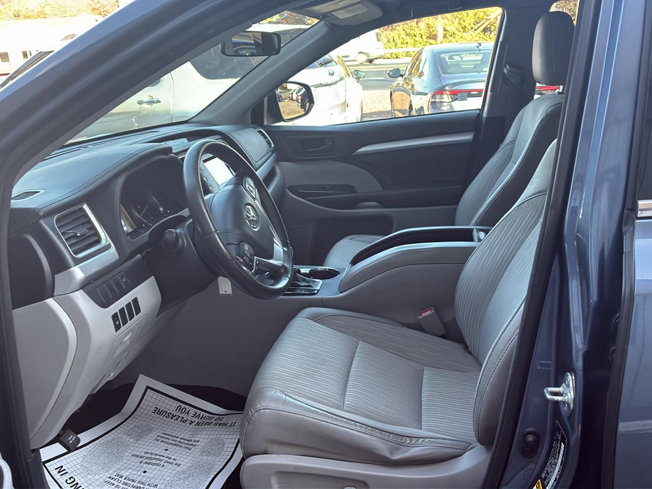 Toyota Highlander AWD 4dr V6 LE (Natl) 2015