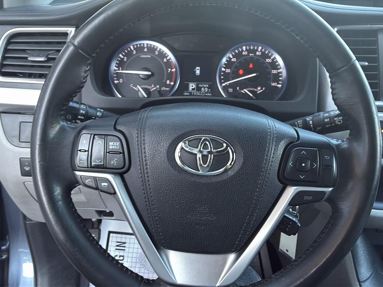 Toyota Highlander AWD 4dr V6 LE (Natl) 2015